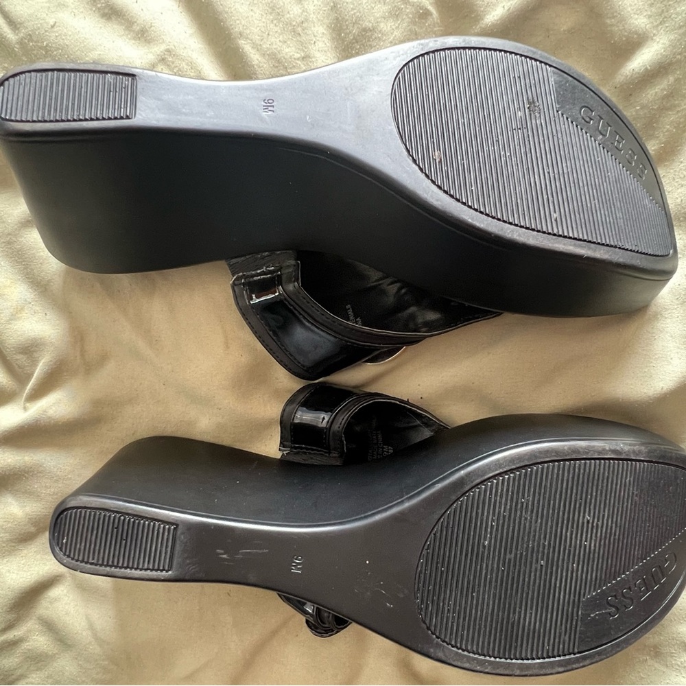 Guess Ladies Sandals - Picture 6 of 10